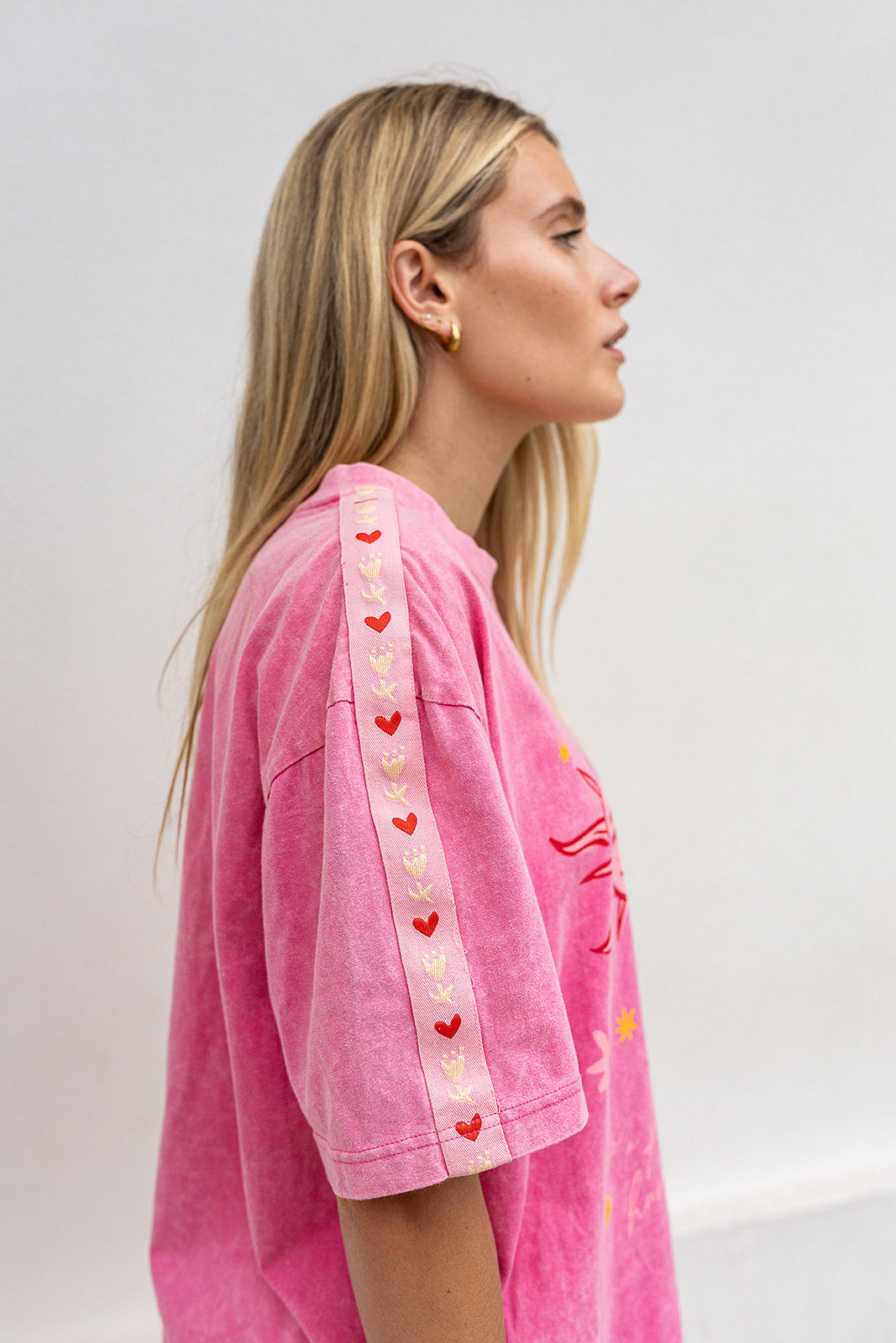 Be A Kind Human Tee - Pink